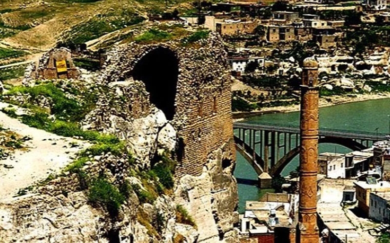 Güneydoğu Anadolu'da Mutlaka Görülmesi Gereken 12 Tarihi Yapı Güneydoğu Anadolu'da Mutlaka Görülmesi Gereken 12 Tarihi Yapı