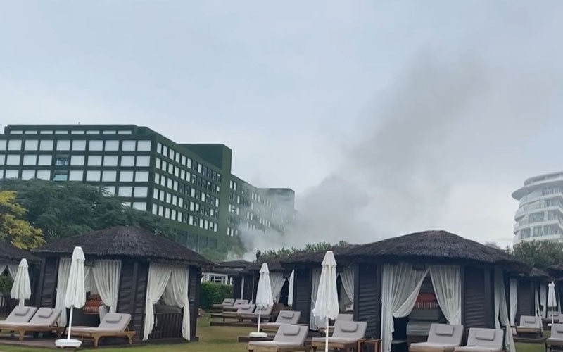 Antalya'da 5 yıldızlı otelde çıkan yangında restoran küle döndü