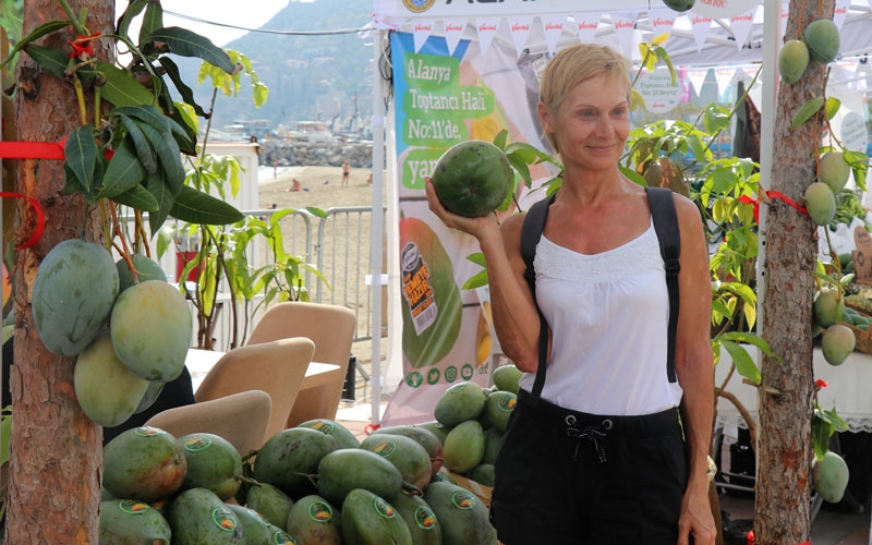Alanya’da üretilen 32 tropikal meyve festivalde buluştu