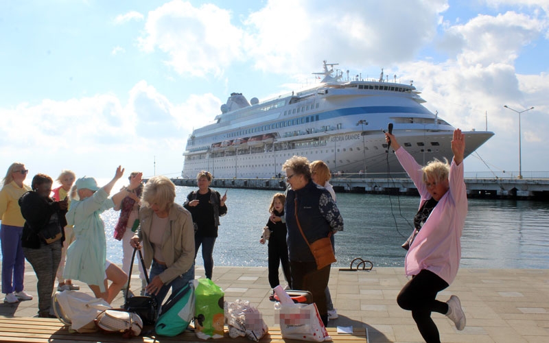 Kruvaziyer gemisi Karadeniz’de 15 bin Rus turist taşıdı