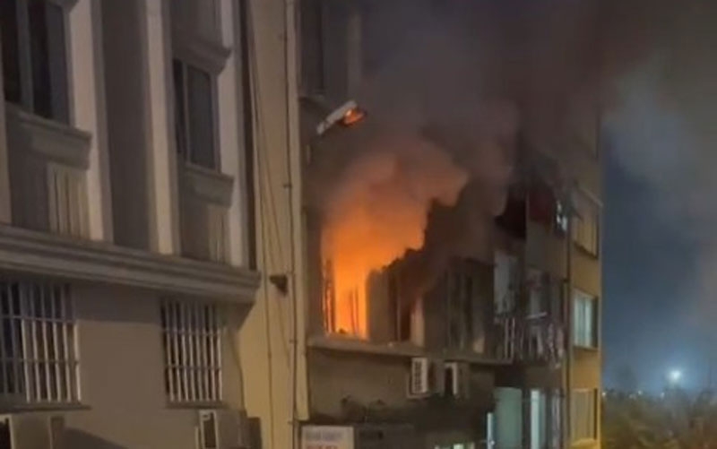 Korkutan otel yangını: 2 kişi dumandan etkilendi