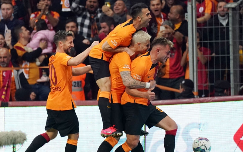Galatasaray derbide Beşiktaş'ı Icardi ile yıktı
