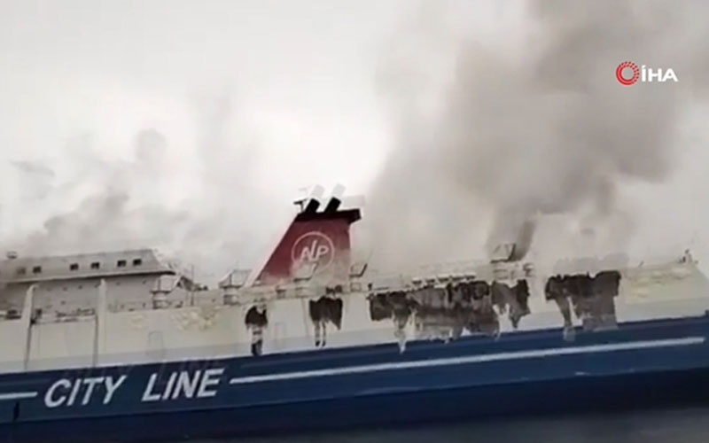Turist gemisinde yangın