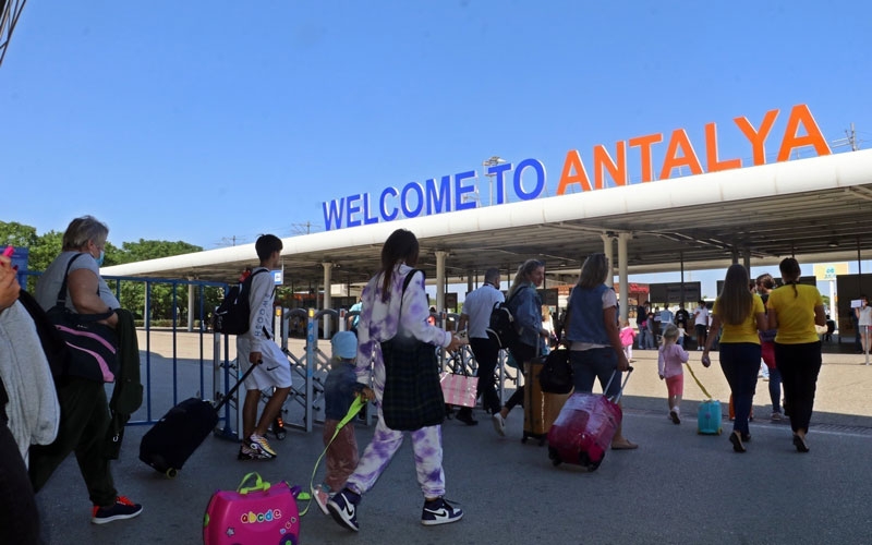 Antalya'ya gelen turistin yüzde 60'ını ‘Alman-Rus-İngiliz’ oluşturdu