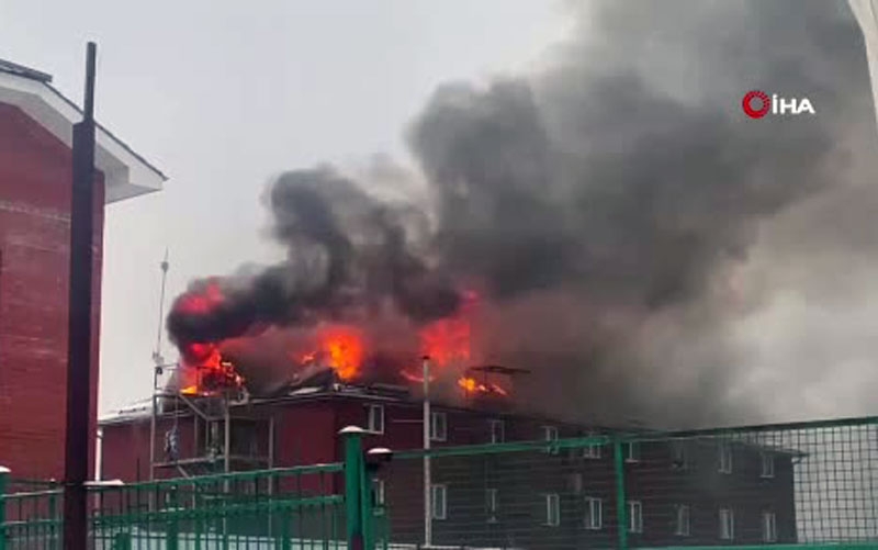 Otelde yangın: 200 kişi tahliye edildi