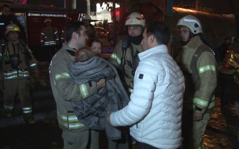 Otelde çıkan yangında 60 kişi tahliye edildi