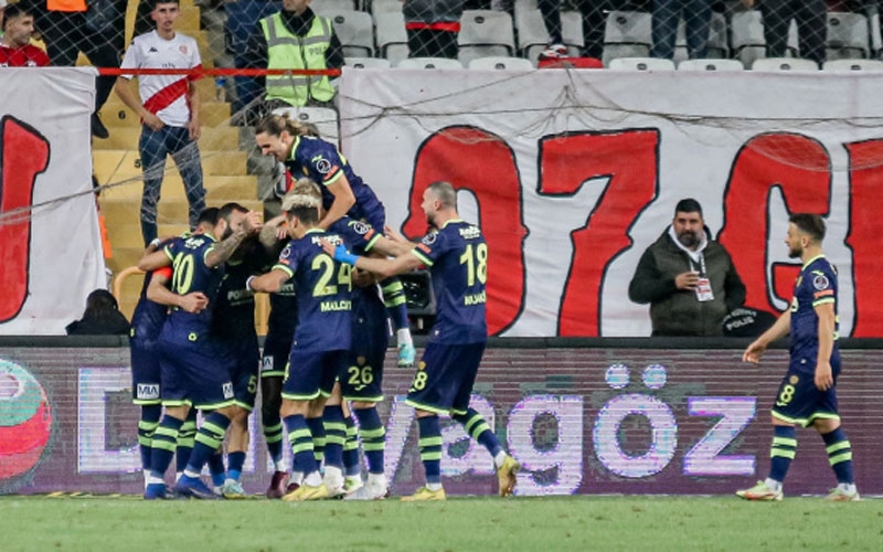Ankaragücü, Antalyaspor'u iki golle geçti