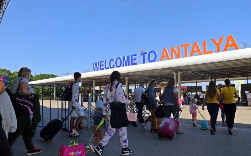 Antalya'ya dakikada 2 Alman turist geliyor: Günlük ortalamaları 2 bin 450 oldu