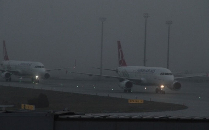 Sabiha Gökçen Havalimanı'nda yoğun sisten dolayı 48 uçuş iptal edildi