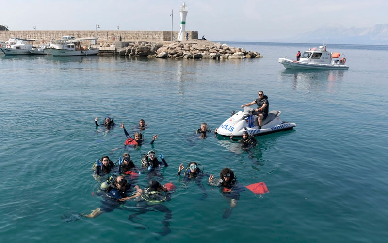 10 kişilik gönüllü dalgıç ekibi hayalet ağları temizleyecek