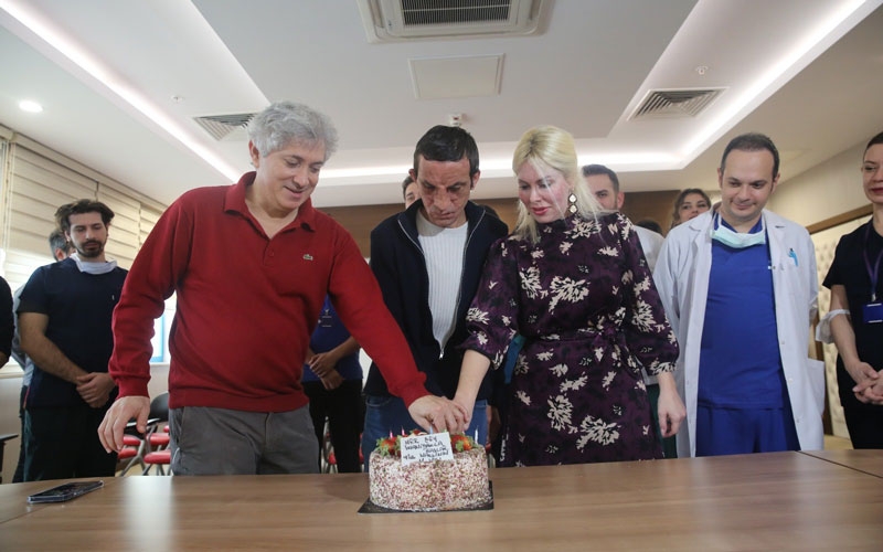  Türkiye’nin ilk yüz nakillisi Uğur Acar, 11. yılını kutladı