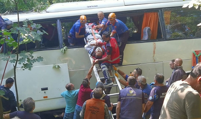 Tur otobüsü şarampole uçtu: 5 ölü, 35 yaralı 