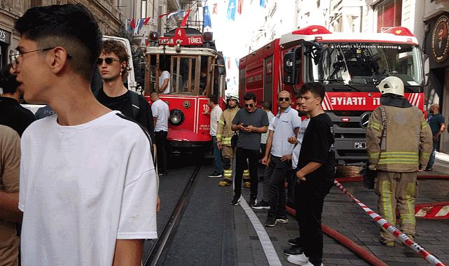 Taksim'de otelin 7.ci katında yangın çıktı