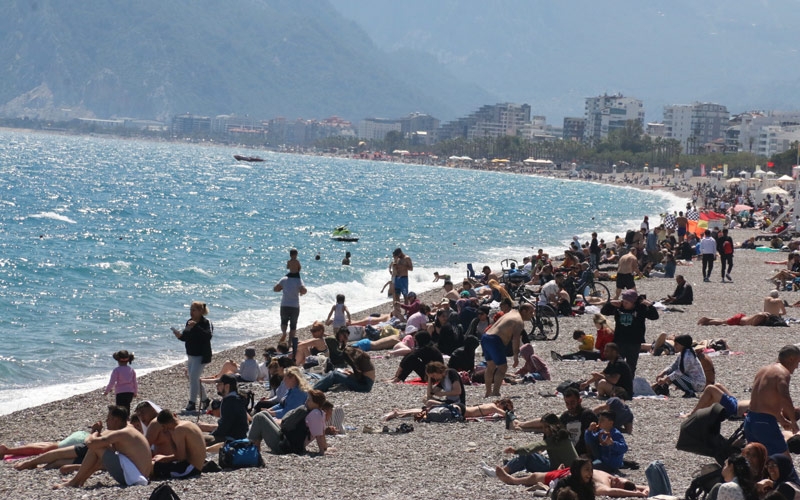 Dünyaca ünlü sahilde hafta sonu yoğunluğu yaşandı