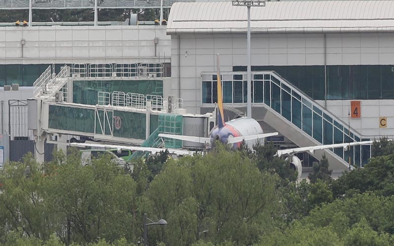Uçuş sırasında kapıyı açan yolcu gözaltına alındı