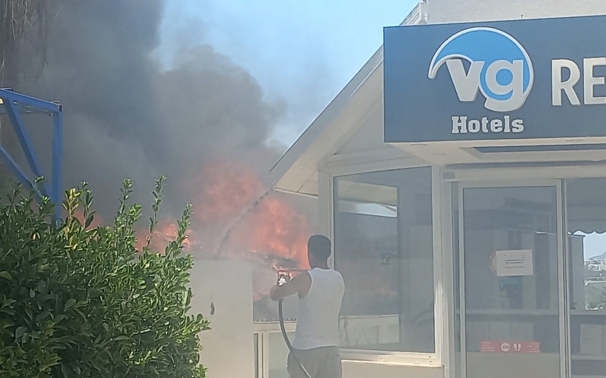 Otelde yangın çıktı, tatilciler panik oldu
