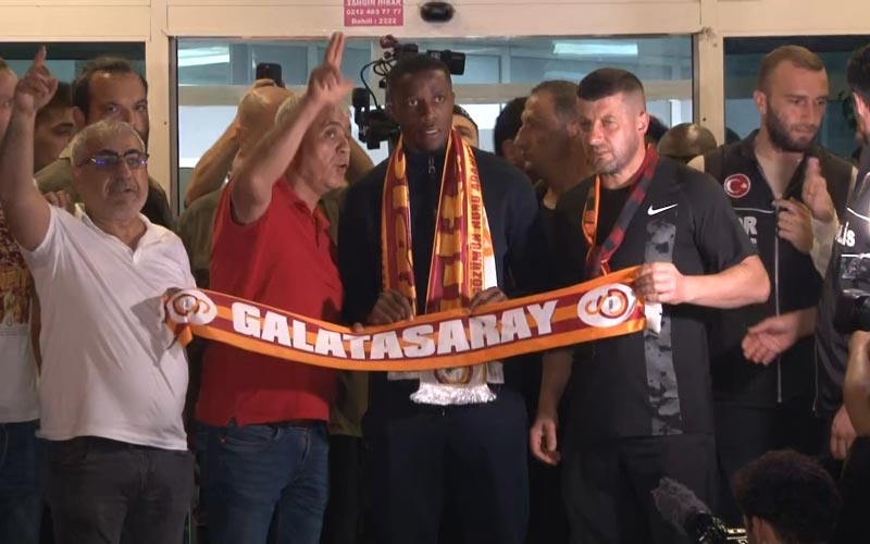 Wilfried Zaha, Galatasaray için İstanbul’a geldi