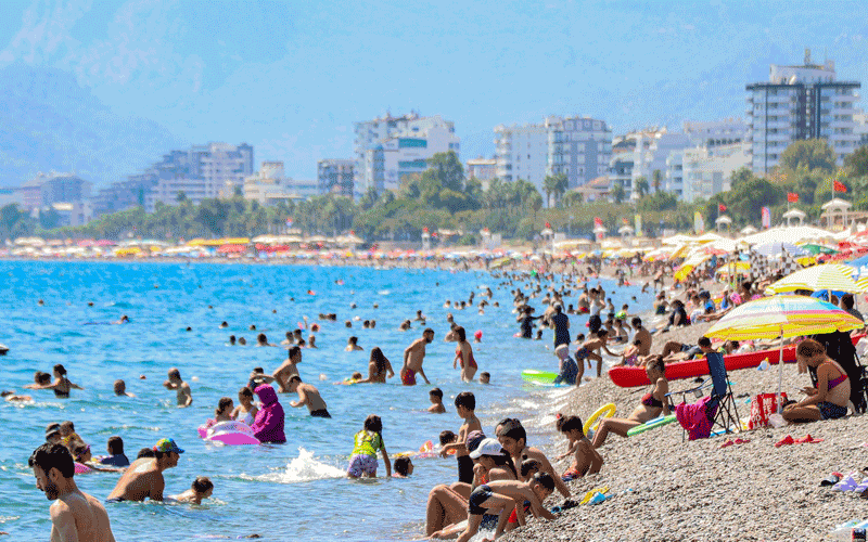 Antalya’da Eylül sıcakları: Termometreler 38 dereceyi gördü
