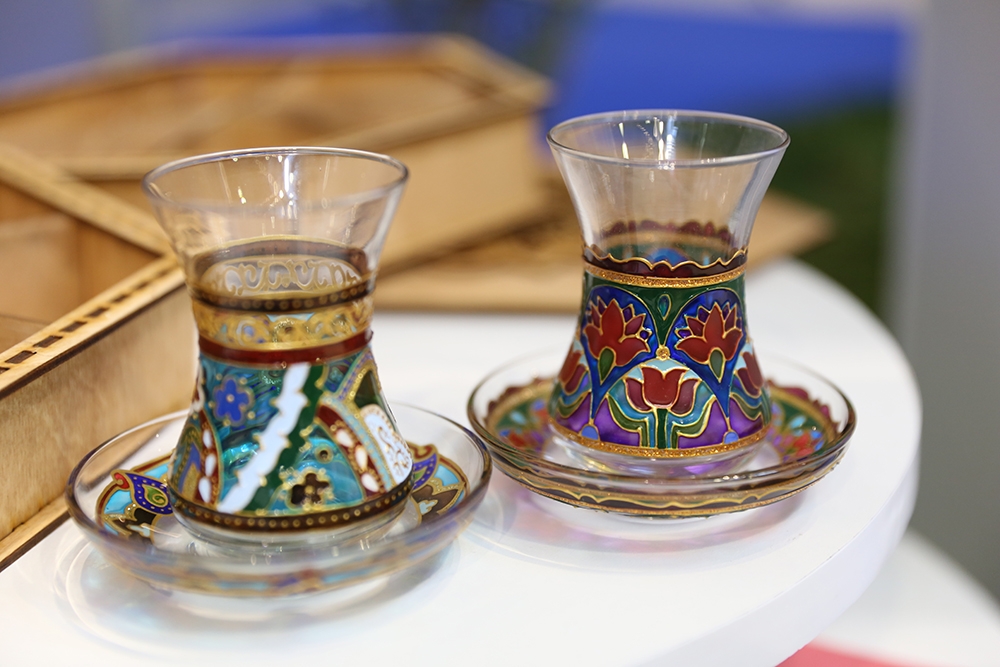 Azerbaycan'ın geleneksel hediyeliklerine turist ilgisi artıyor