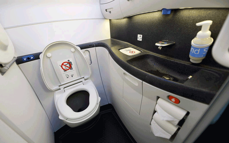 Uçakta tuvalet kağıdına sınırlama getirdi