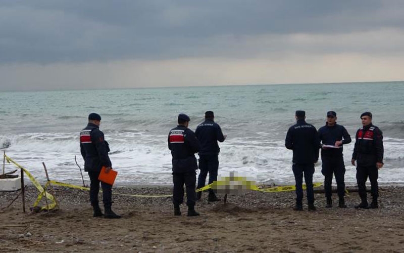 Otelin sahilinde kimliği belirsiz 2 erkek cesedi bulundu