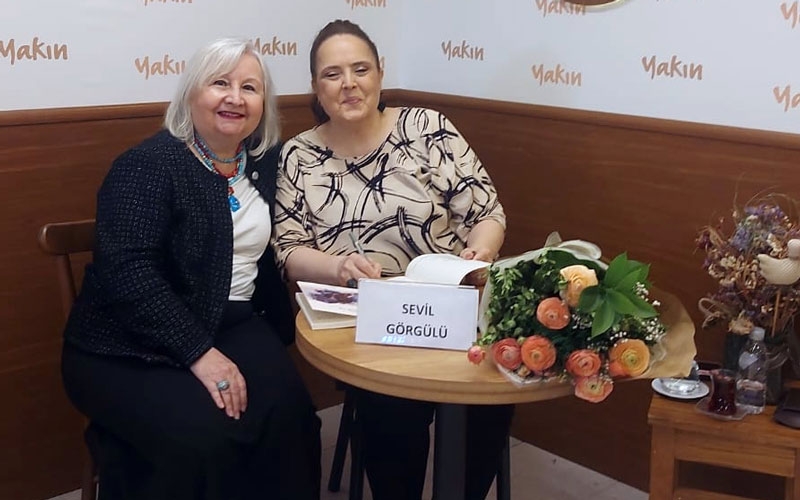 Oteli Genel Müdürü Sevil Görgülü, kitabını imzaladı