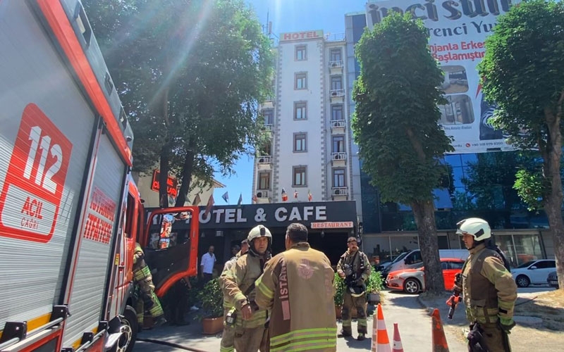 Otelin yemekhanesinde çıkan yangın paniğe yol açtı