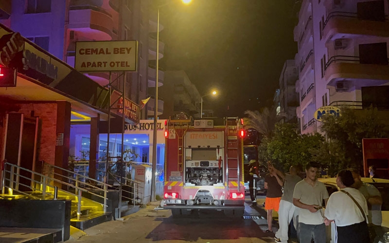 Alanya'da apart otelde yangın korkuttu
