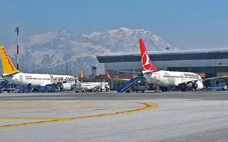 Van'da havalimanının kapatılması turizmcileri tedirgin etti