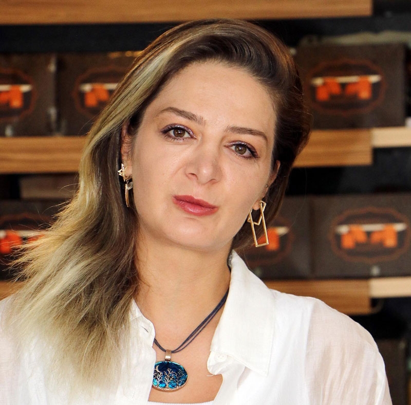 Ela Tanhaş: 