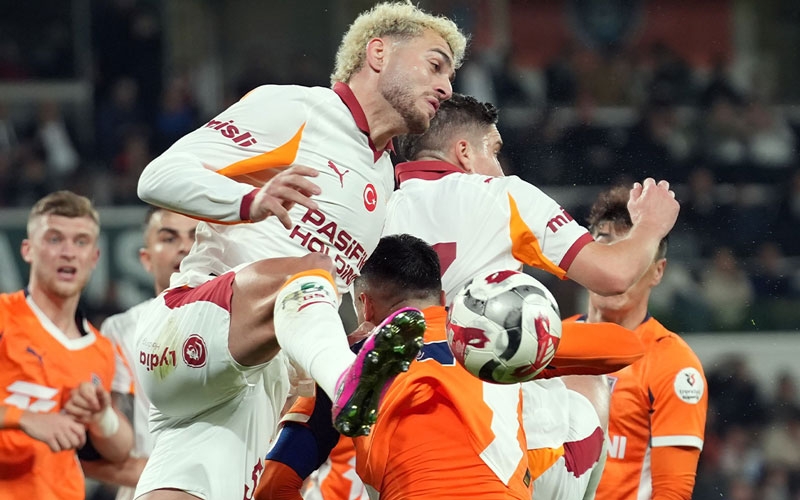 Galatasaray hata yapmadı! Başakşehir'den 3 puanı 2 golle aldı