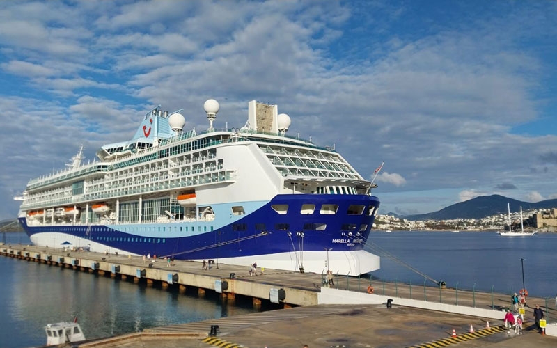 Sezonun ikinci kuruvaziyer gemisi Bodrum'a geldi