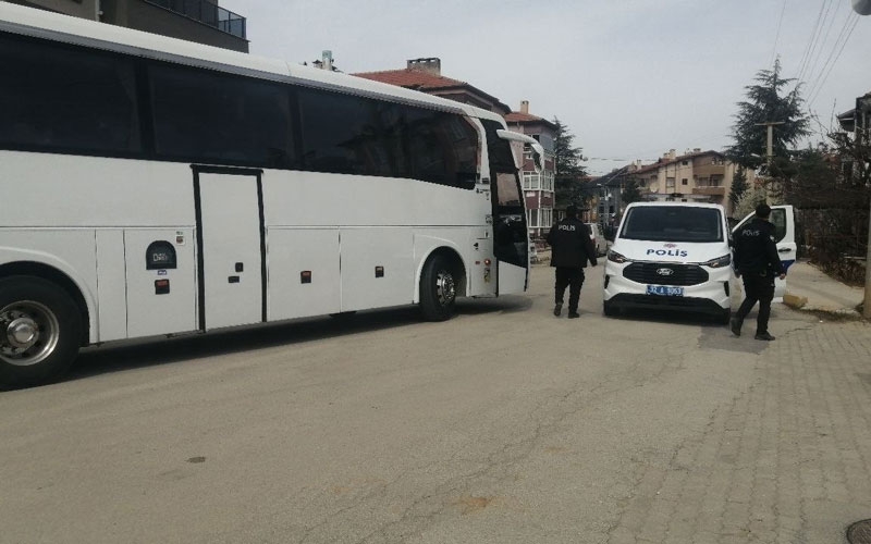 Otomobil ile tur otobüsü çarpıştı: 1 yaralı