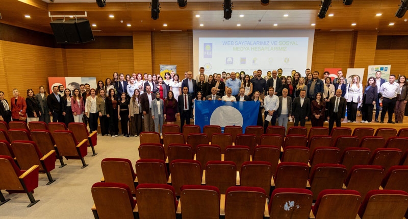 MANAVGAT’TA TURİZM SEZONU ÖNCESİ MAVİ BAYRAK BİLGİLENDİRME TOPLANTISI GERÇEKLEŞTİRİLDİ