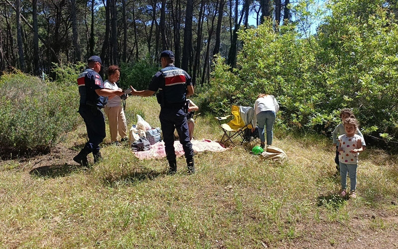 Antalya'da ormanlara girişler yasaklandı, jandarma vatandaşları tek tek uyardı