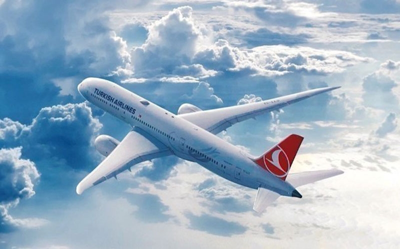 THY uçağı Katmandu'da slide açarak tahliye edildi