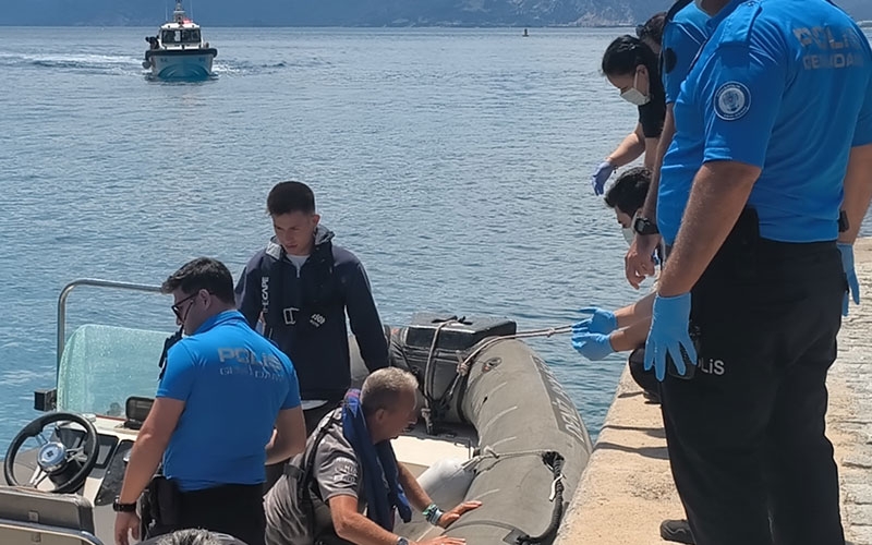Tur teknesinde rahatsızlanan turistin yardımına deniz polisi yetişti