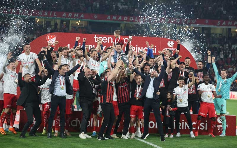 Çorum FK'dan tarihi başarı! Süper Lig'e yükselen son takım belli oldu