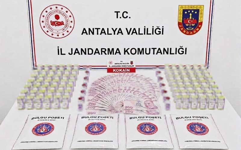 Tatil merkezlerinde turistlere uyuşturucu satan 15 kişi tutuklandı