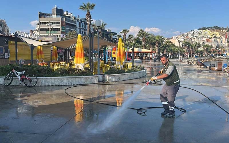 Kuşadası'da bayramtatilinde 3 bin 67 ton çöp toplandı