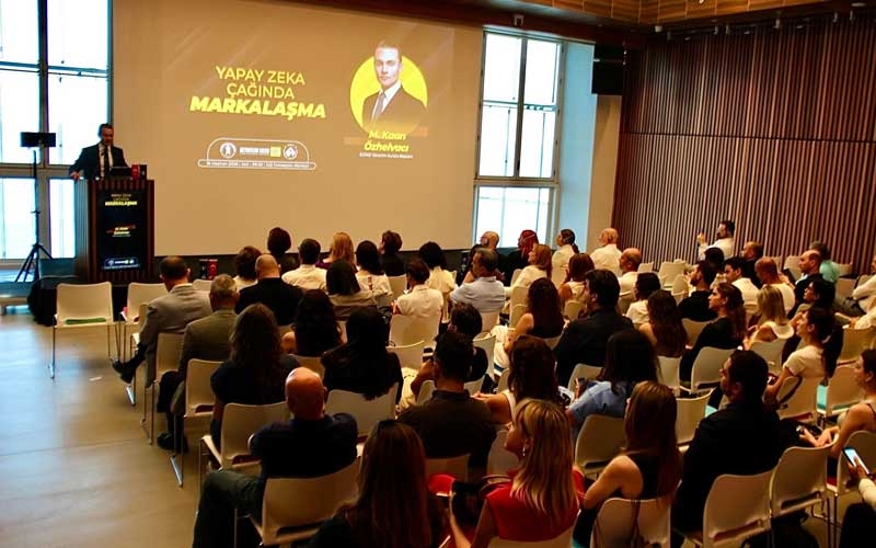 Yapay zeka çağında markalaşma İzmir'de masaya yatırıldı