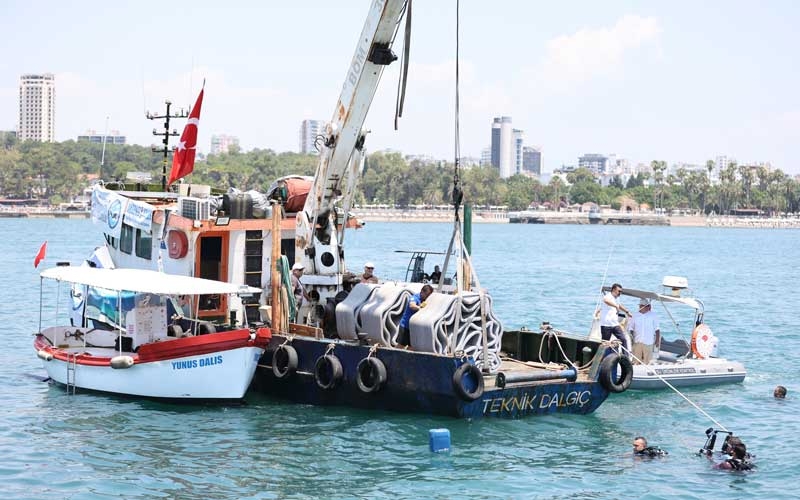 Antalya'da 3D yazıcıyla üretilen yapay resifler denizle buluştu