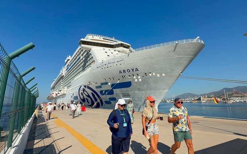 Dev kruvaziyer gemisi yeniden Bodrum’a geldi