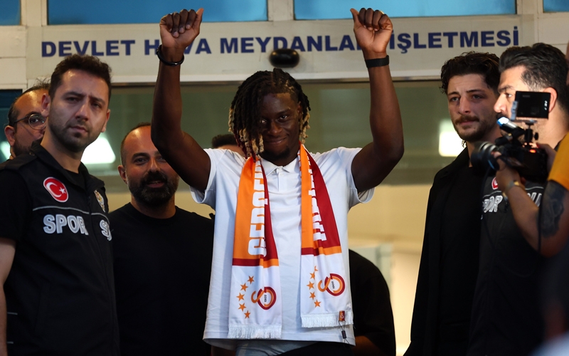 Galatasaray'ın yeni transferi Lesley Ugochukwu, İstanbul'a geldi
