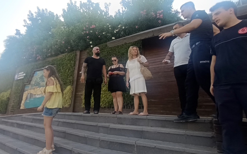 Antalya'da asansör paniği: 5'i turist 11 kişi mahsur kaldı