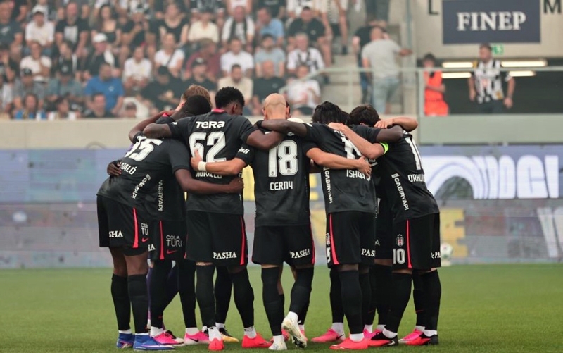 Beşiktaş 10 kişi ile avantajı kaptı