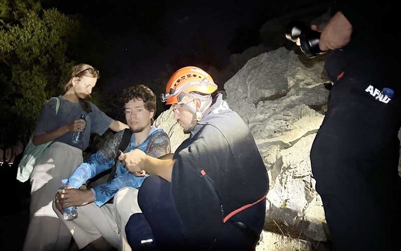 Ormanlık arazide kaybolan 2 Rus turisti AFAD ekipleri kurtardı