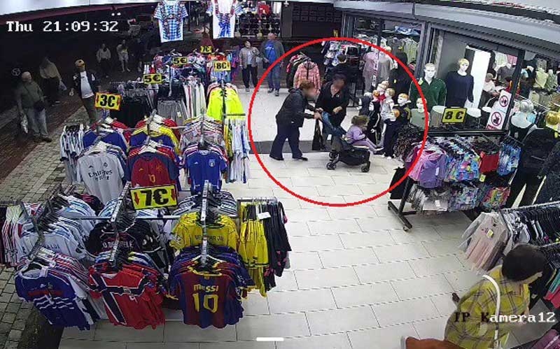 Mağazadan eşofman çalan turistler, taktıkları otelin bilekliği sayesinde yakalandı