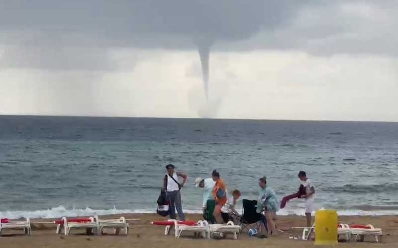 Alanya'da peş peşe üç hortum görüntülendi