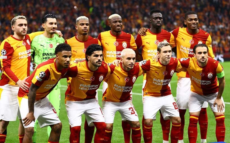 Aslan Fransa'da kükredi